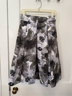Eliza J Missy Pleated A Line Midi Skirt Grey Black White Floral Petticoat Size 4